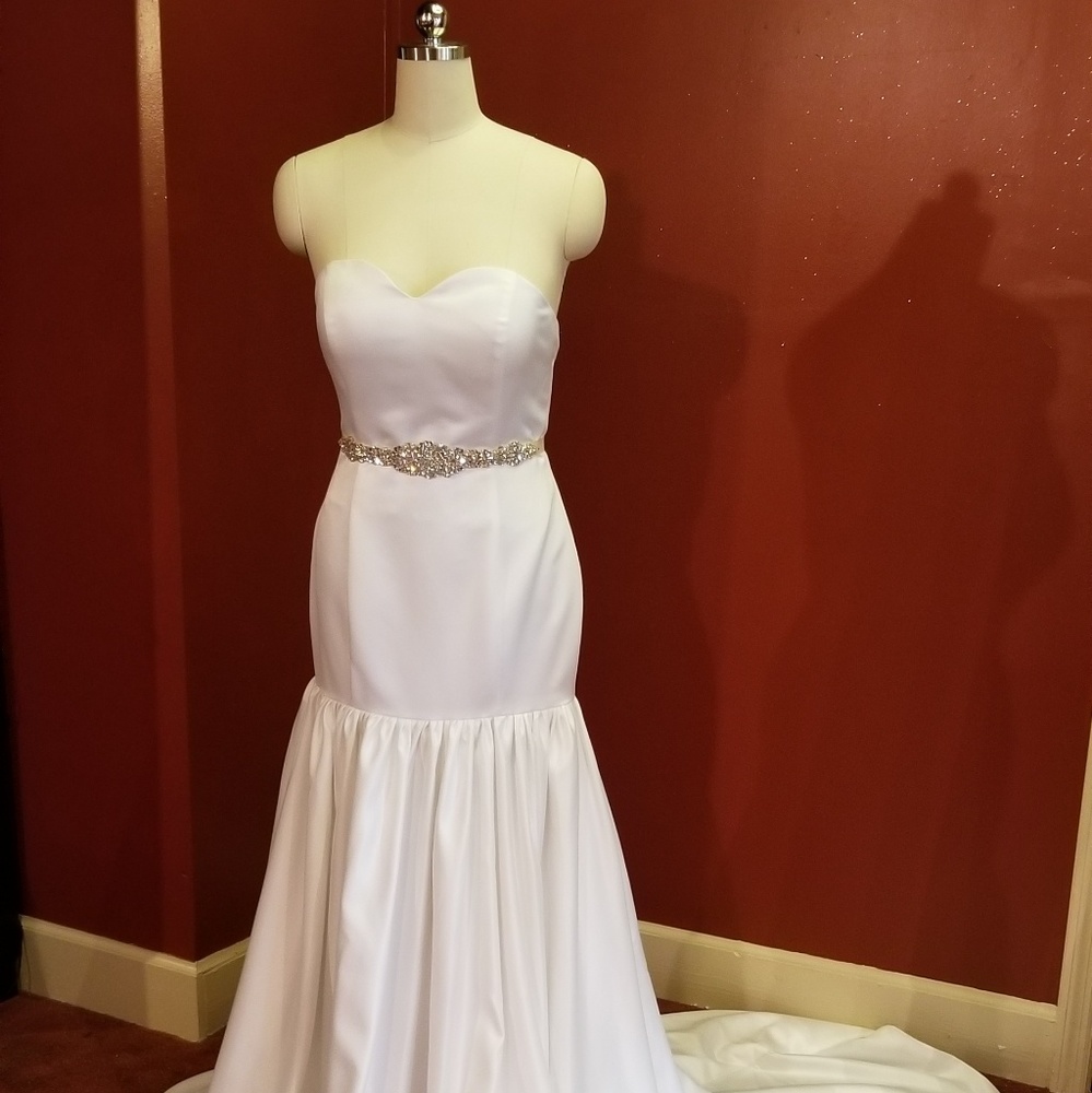 Size 14, Ivory Mermaid Wedding Gown w/ beaded sash